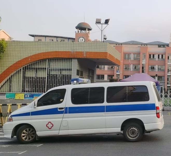 江山救护车出租护送骨折病人一公里多少钱